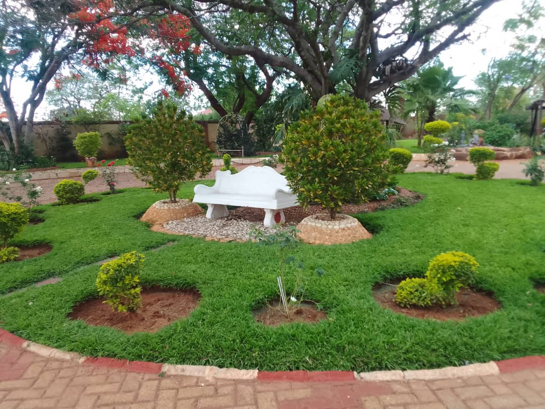 Linden Lane Gardens Image