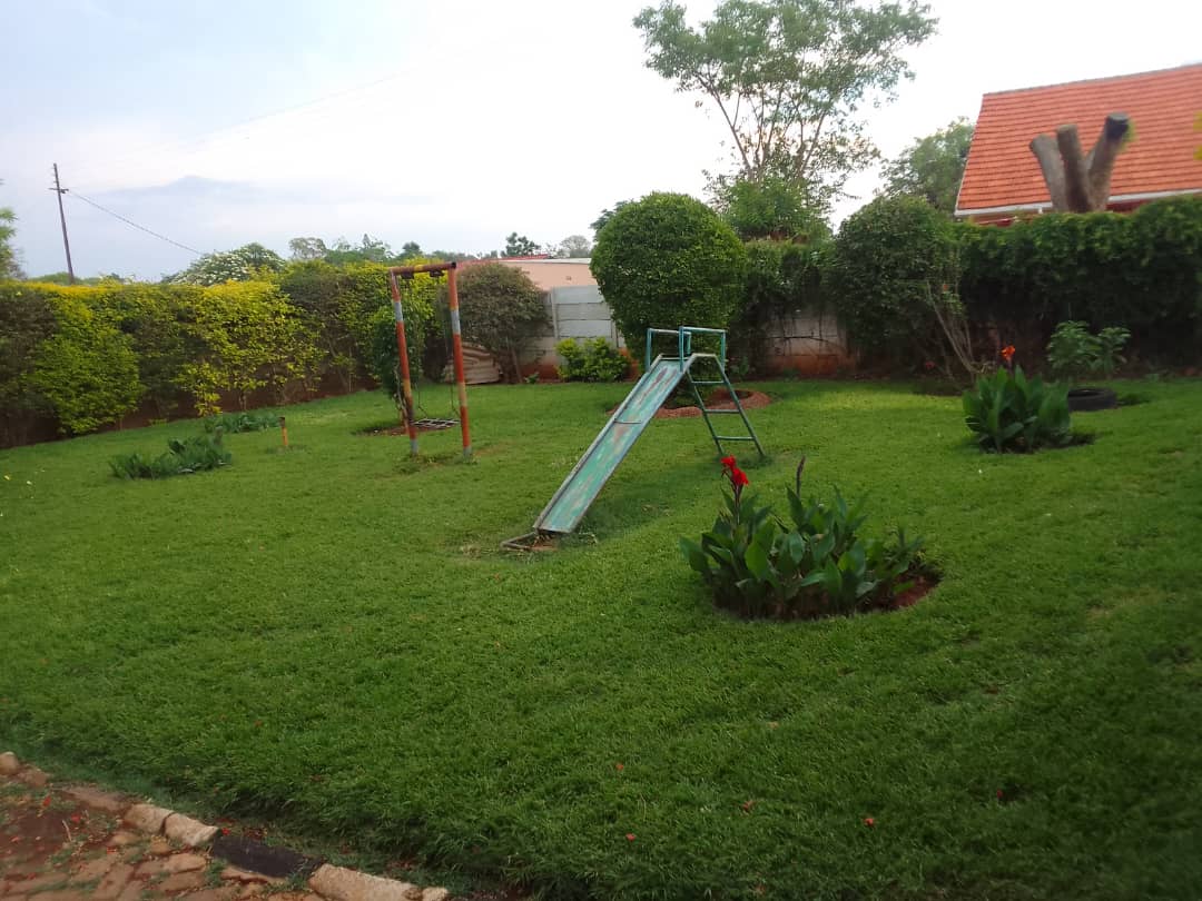 Linden Lane Gardens Image